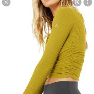 ALO EUC chartreuse Gather long sleeve crop size XS